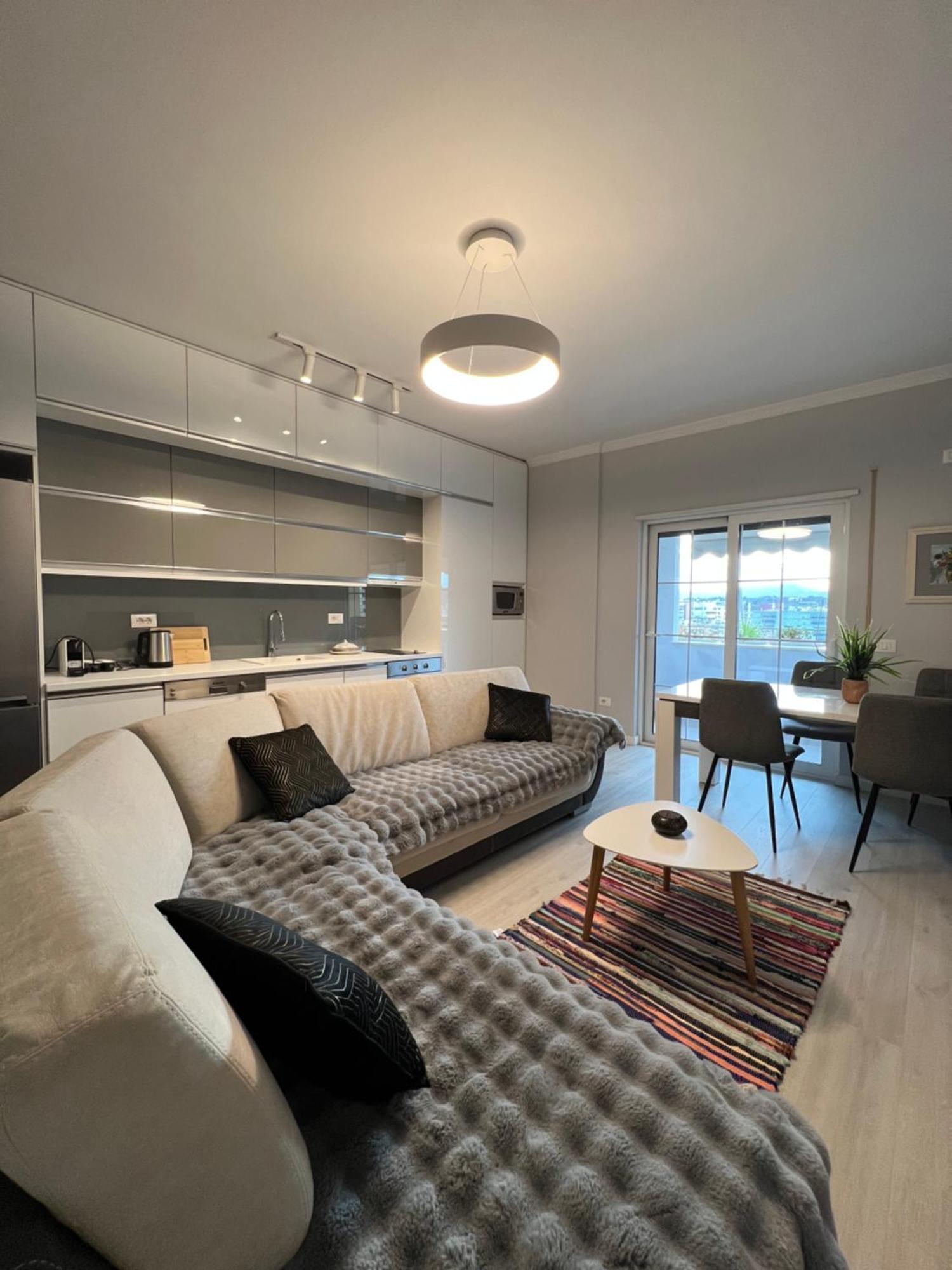 Tirana Gallery Apartment - City Center View מראה חיצוני תמונה