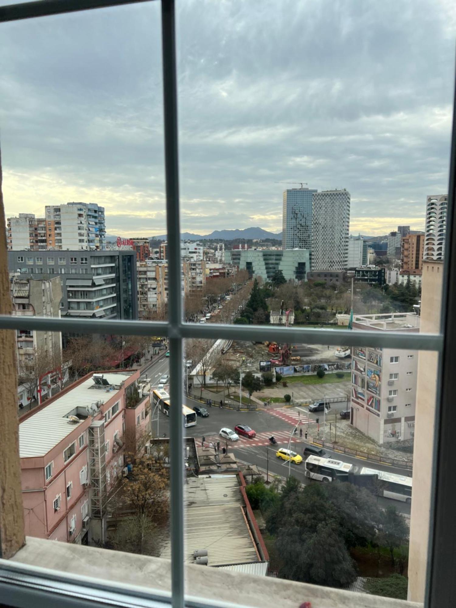 Tirana Gallery Apartment - City Center View מראה חיצוני תמונה