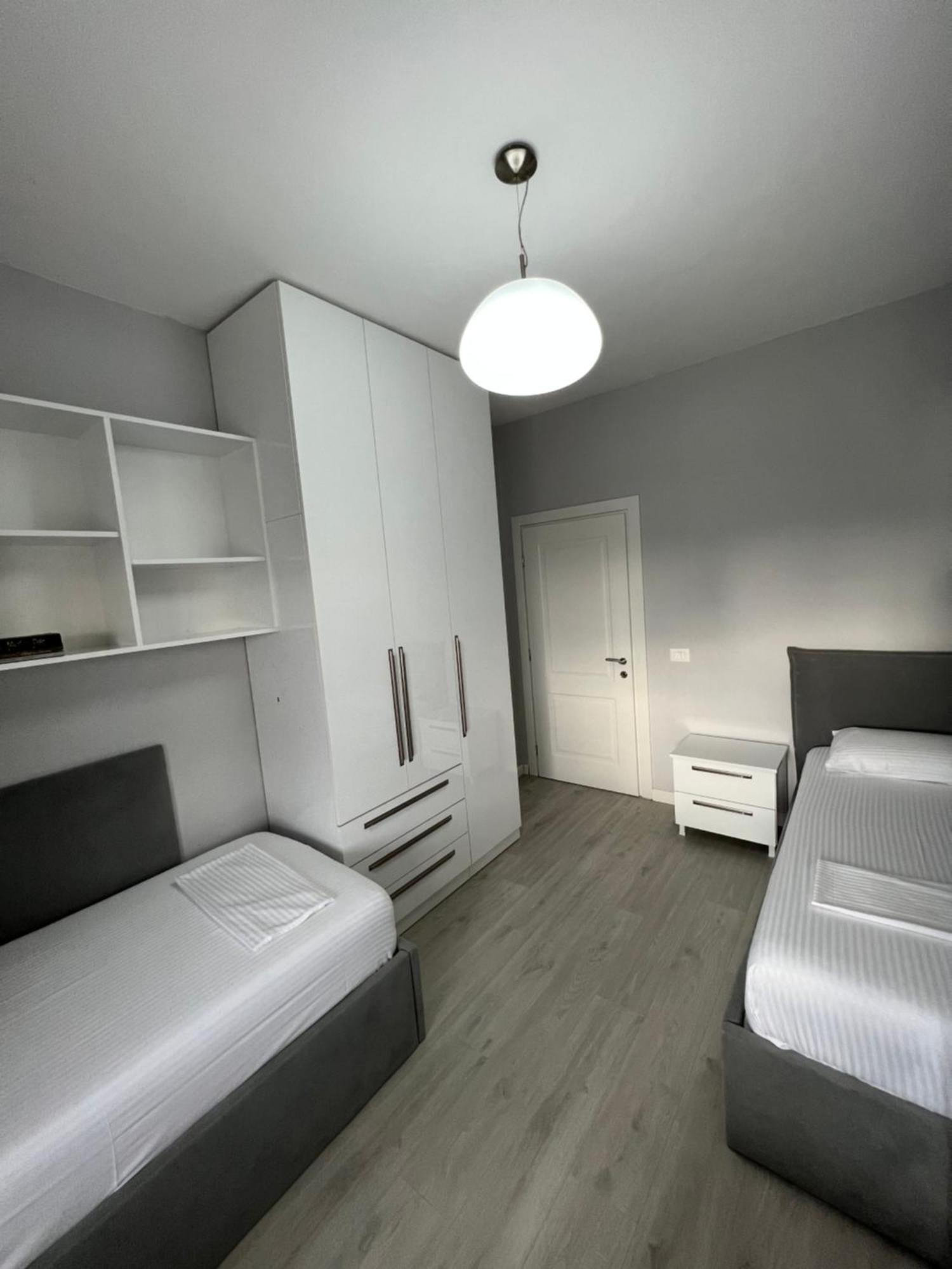 Tirana Gallery Apartment - City Center View מראה חיצוני תמונה