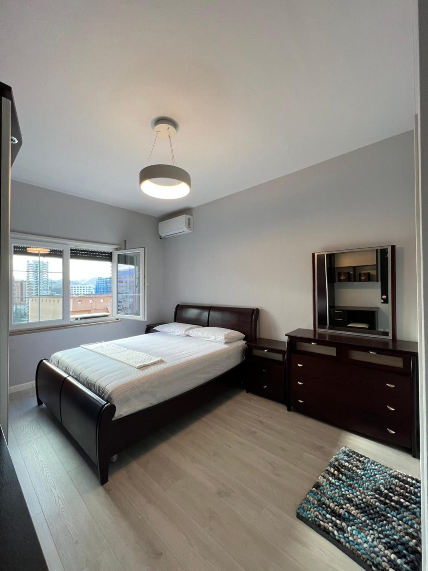 Tirana Gallery Apartment - City Center View מראה חיצוני תמונה